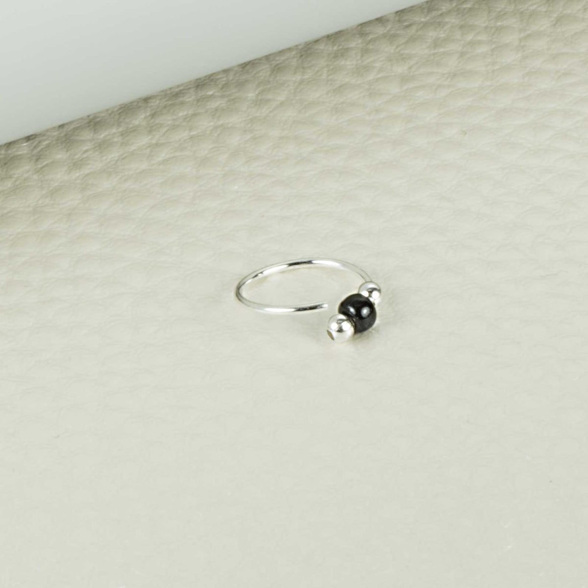 925 Sterling Silber Piercing Ring mit schwarzem Edelstein – Nasen-, Lippen- & Ohrschmuck mit Stil