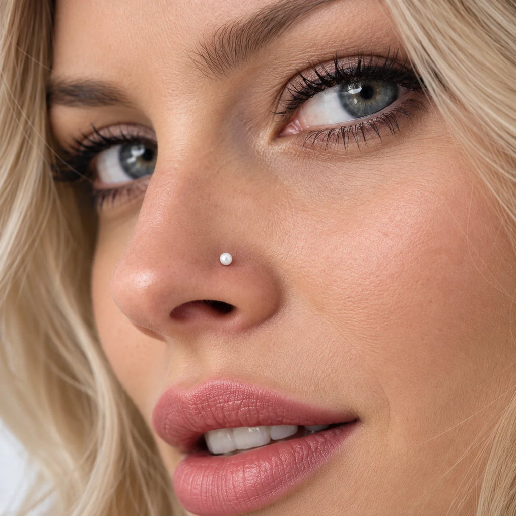 925 Silber Piercing-Stecker mit weißer Süßwasserperle – Handgefertigter Schmuck
