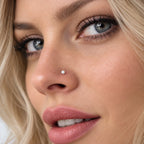 925 Silber Piercing-Stecker mit weißer Süßwasserperle – Handgefertigter Schmuck