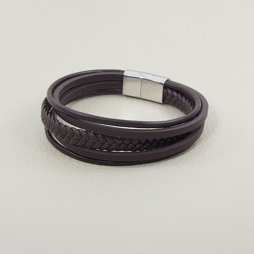 Hochwertiges mehrreihiges Armband aus braunem Leder – gefertigt für besondere Persönlichkeiten | WILLYS JEWELLERY