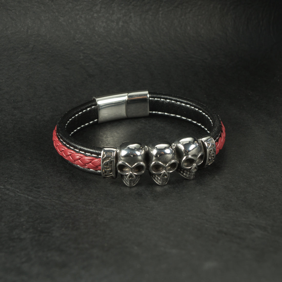 In Deutschland hergestelltes schwarzes und rotes Lederarmband – unvergleichliche Qualität und Stil | WILLYS JEWELLERY