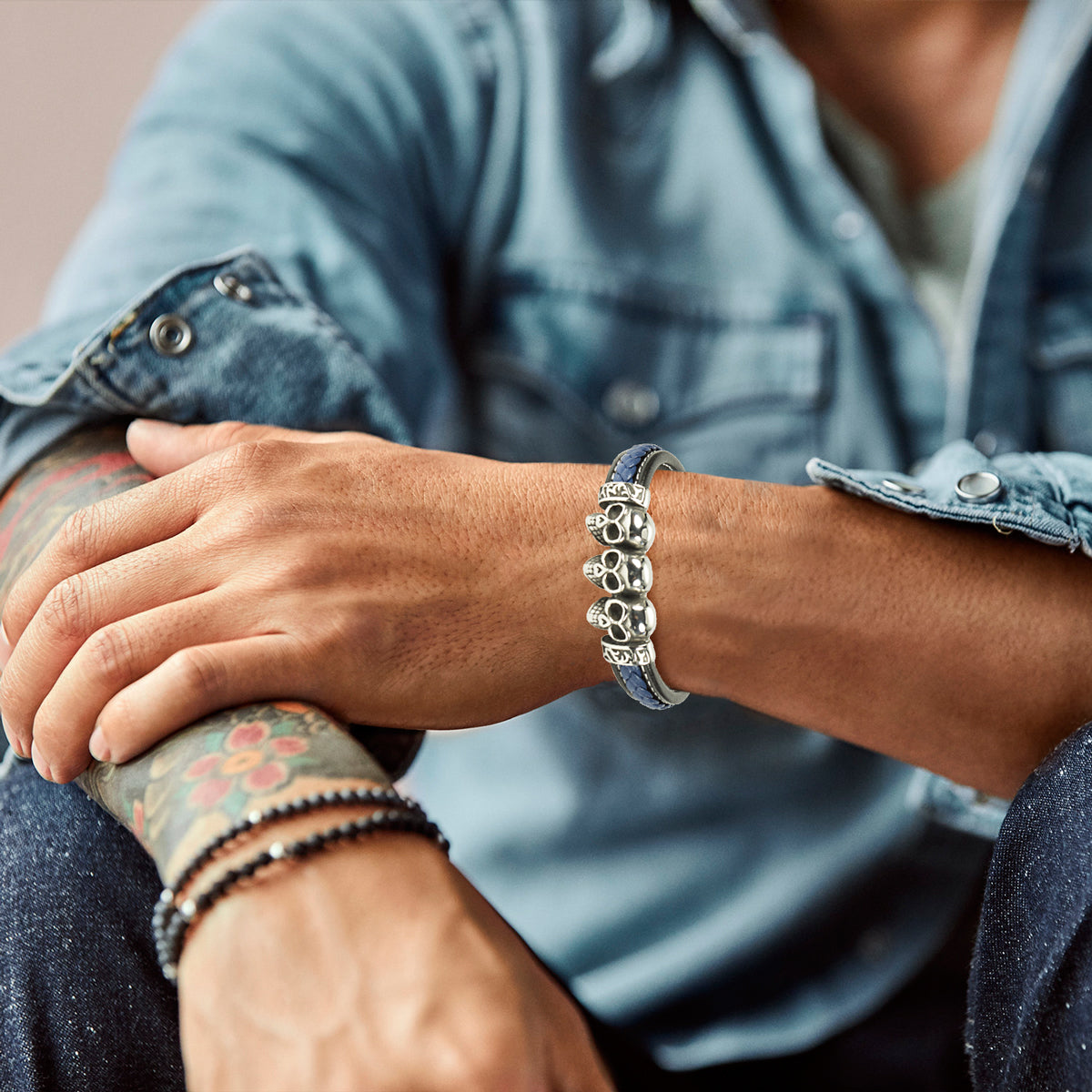 Elegantes schwarzes und blaues Lederarmband: Hochwertiges, benutzerfreundliches Design | WILLYS JEWELLERY