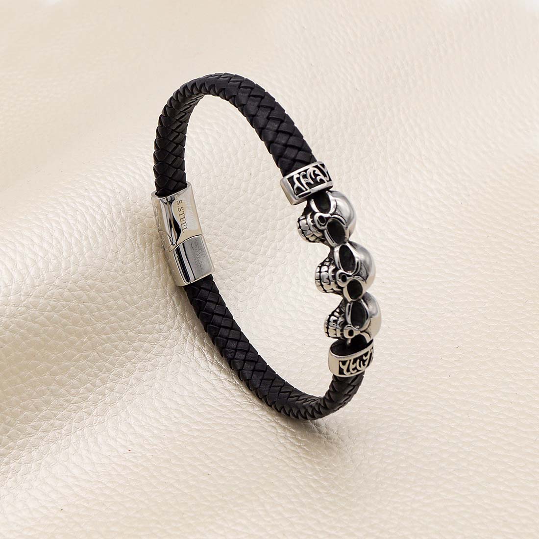 Armband aus echtem Leder mit Totenkopf-Design in Schwarz | WILLYS JEWELLERY