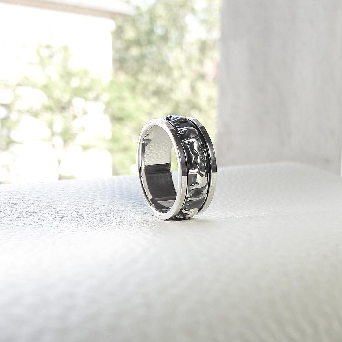 Herrenring 925 Sterling Silber – Rotierender Anti-Stress & Glücks-Elefanten, robust & elegant | WILLYS JEWELLERY