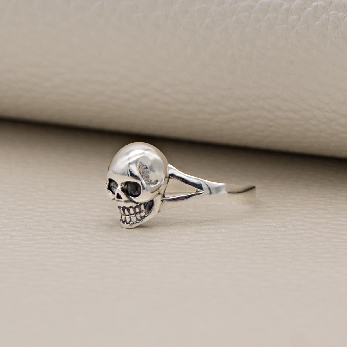 Silberring Totenkopf 925 – Ausdrucksstarker Skull-Ring für Damen & Herren im Rock-, Gothic | WILLYS JEWELLERY