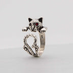 Katzenring aus 925 Sterling Silber – verspielter Tier-Ring mit roten Augen für Katzenfreunde | WILLYS JEWELLERY