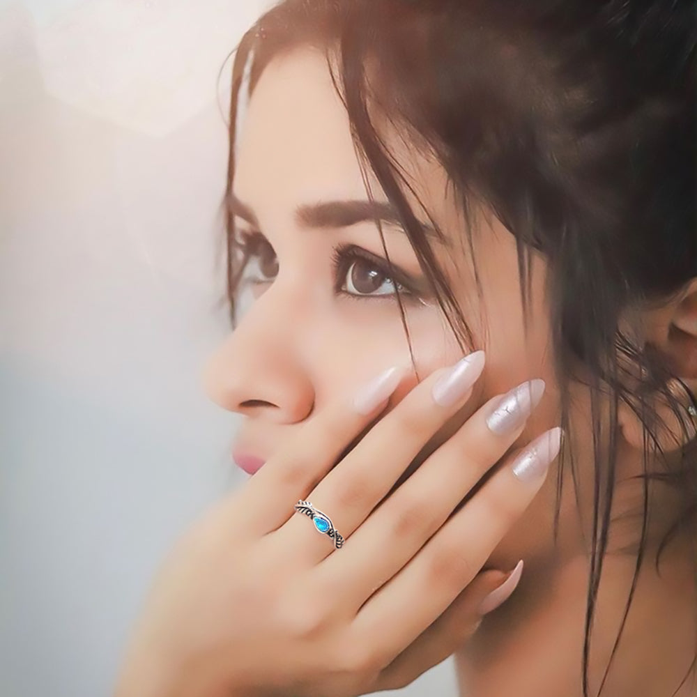 925 Sterling Silber Ring mit blauem Opal – zarter Tropfenring im Blättermotiv | WILLYS JEWELLERY