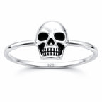 Minimalistischer Totenkopf-Ring aus 925er Silber – Dezent rebellisch, stilvoll anders | WILLYS JEWELLERY