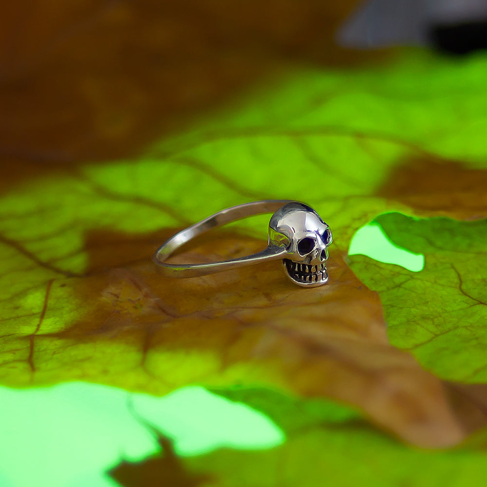 Minimalistischer Totenkopf-Ring aus 925er Silber – Dezent rebellisch, stilvoll anders | WILLYS JEWELLERY