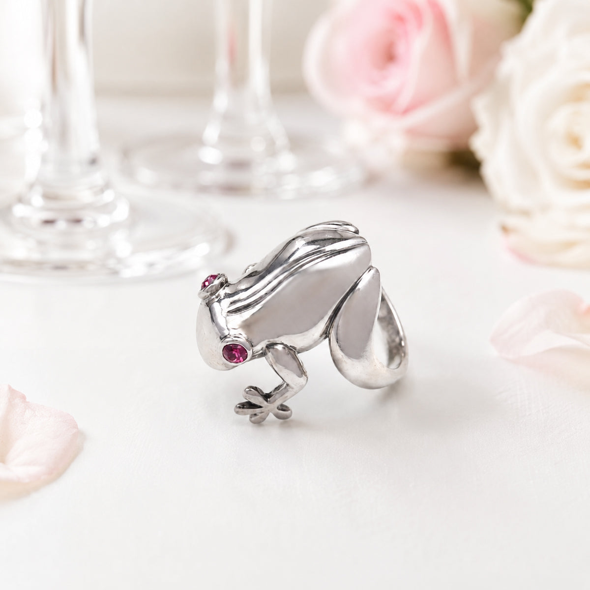 Frosch Ring aus 925 Sterling Silber mit pinkem Zirkonia – auffälliger Tiermotiv-Ring für Damen | WILLYS JEWELLERY