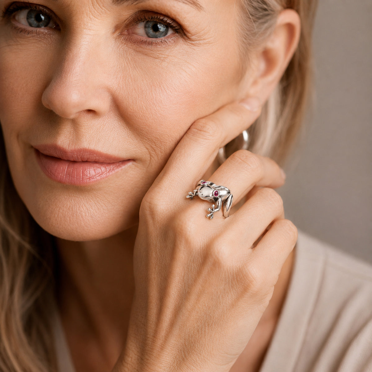 Frosch Ring aus 925 Sterling Silber mit pinkem Zirkonia – auffälliger Tiermotiv-Ring für Damen | WILLYS JEWELLERY
