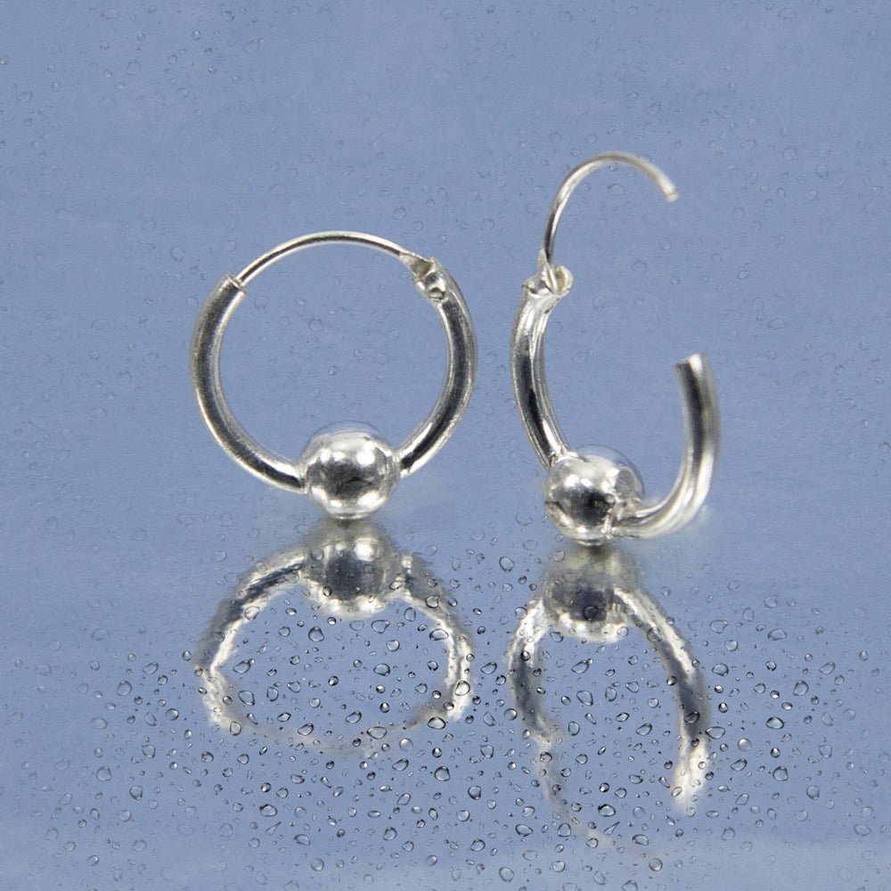 Creolen Ohrringe 925 Silber, glanzpoliert mit Kugel – klassischer Vintage-Look