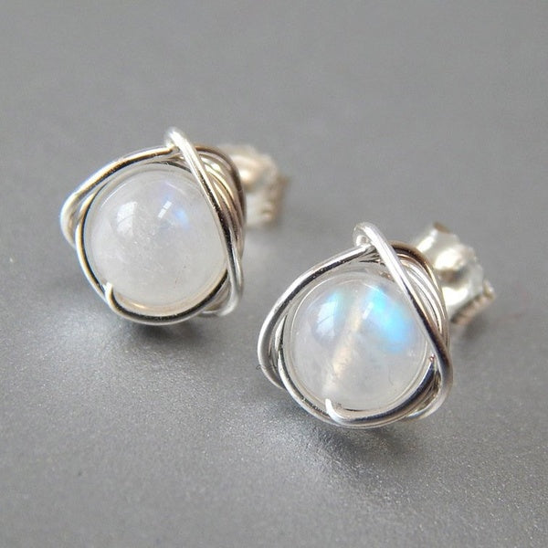 Elegante Regenbogen-Mondstein Ohrstecker aus 925 Sterling Silber –Magie, Stil & natürliche Schönheit | WILLYS JEWELLERY
