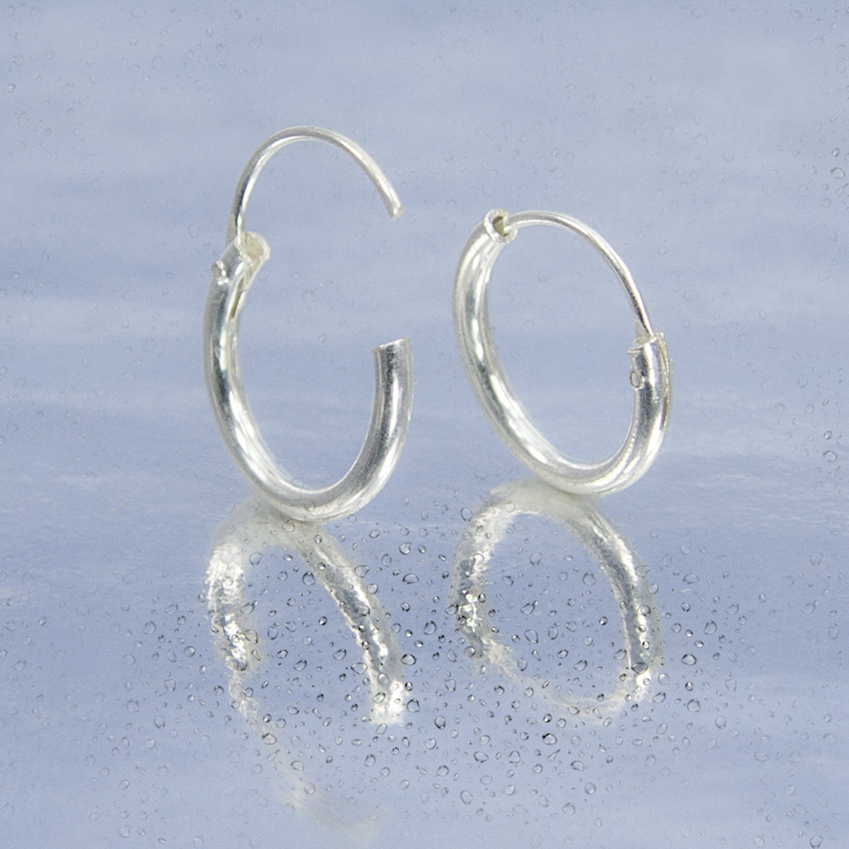 Kleine Creolen oder Ohrringe aus 925er Silber für Damen und Girls Dick 1.5 MM | WILLYS JEWELLERY