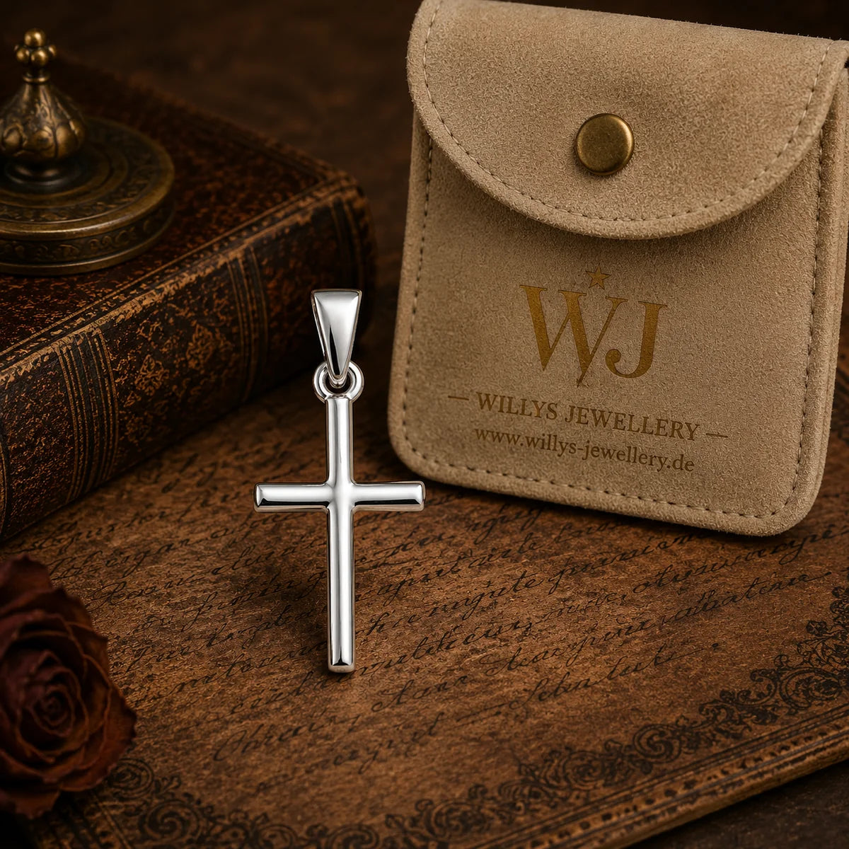 Ein Kreuzanhänger aus 925er Silber | WILLYS JEWELLERY