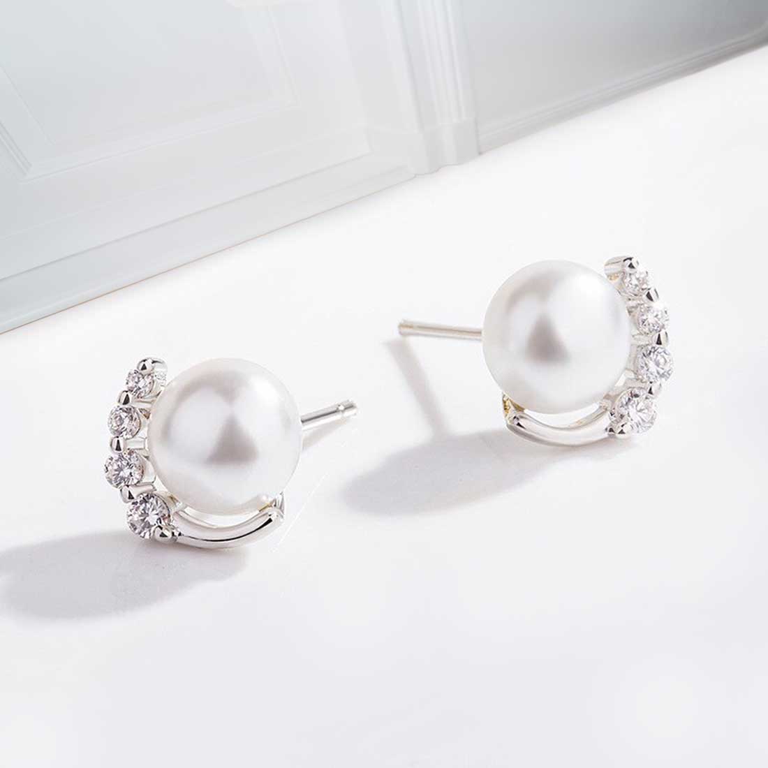 Elegante 925 Sterling Silber Ohrstecker mit weißen Süßwasserperlen – zeitlos & edel | WILLYS JEWELLERY