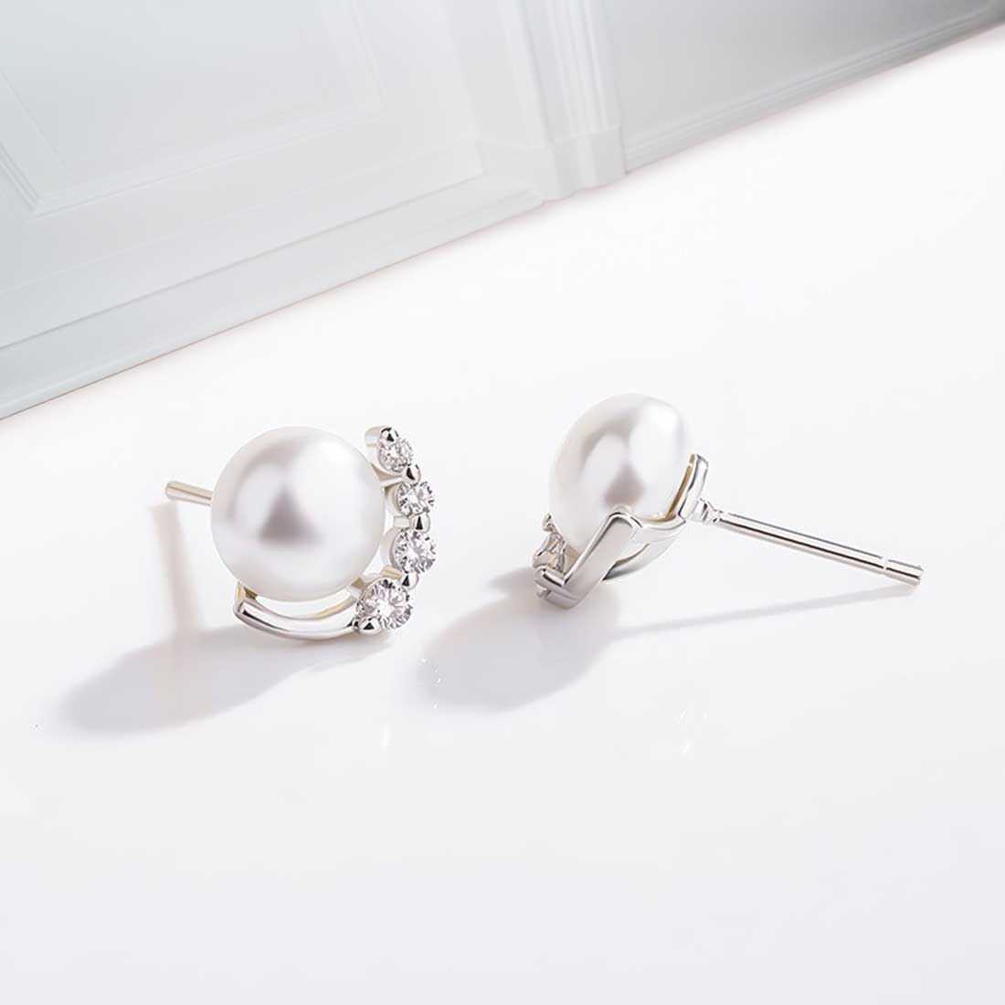 Elegante 925 Sterling Silber Ohrstecker mit weißen Süßwasserperlen – zeitlos & edel | WILLYS JEWELLERY
