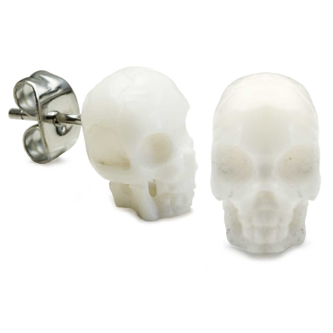 Unisex Ohrstecker Totenkopf aus natürliche und versteinerte Vegan - Harzohrringe in weißer Farbe | WILLYS JEWELLERY