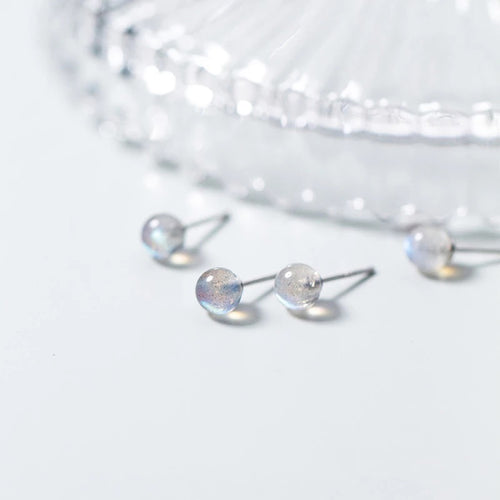 Elegante 925 Sterling Silber Ohrstecker mit Regenbogen-Mondstein – Stil, Glanz & Bedeutung | WILLYS JEWELLERY