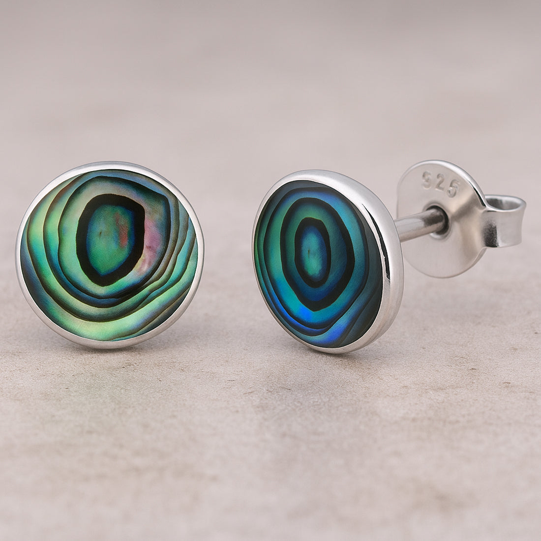 Runde Ohrstecker aus 925 Sterling Silber mit buntem Perlmutt – 8 mm Design-Studs für starke Auftritt | WILLYS JEWELLERY