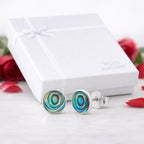Runde Ohrstecker aus 925 Sterling Silber mit buntem Perlmutt – 8 mm Design-Studs für starke Auftritt | WILLYS JEWELLERY