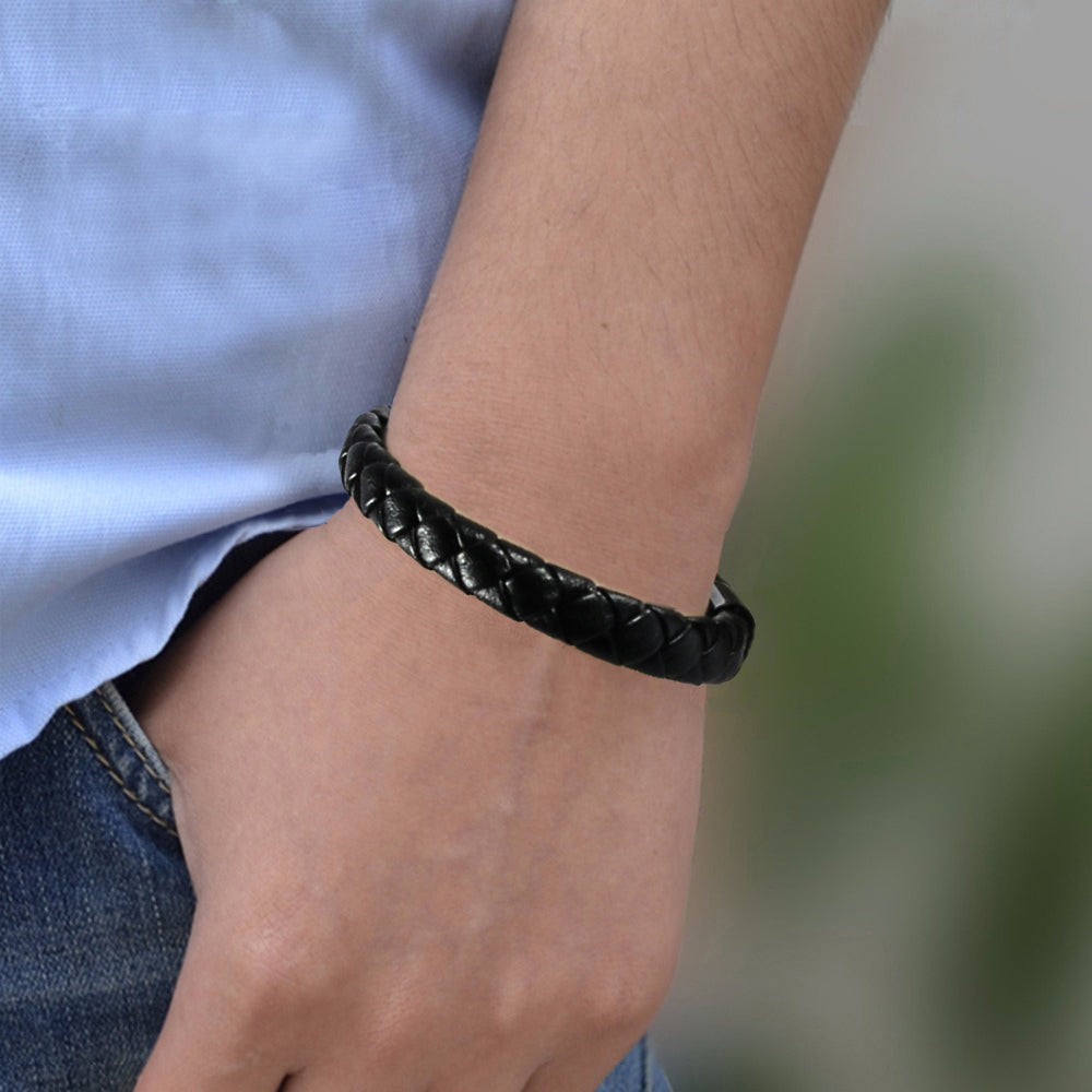 Schwarzes Lederarmband mit Schließe aus poliertem Edelstahl
